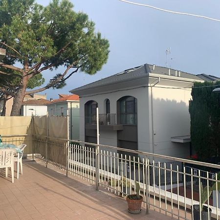 רימיני Appartamento Betti, San Giuliano Mare מראה חיצוני תמונה