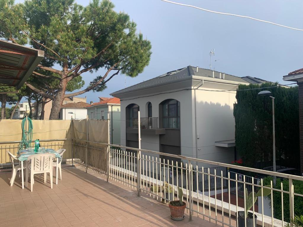 רימיני Appartamento Betti, San Giuliano Mare מראה חיצוני תמונה